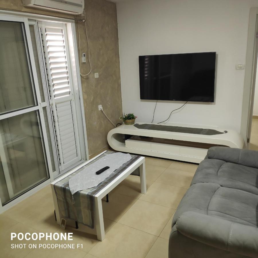 סוויטה של אלון Appartement Arad Buitenkant foto